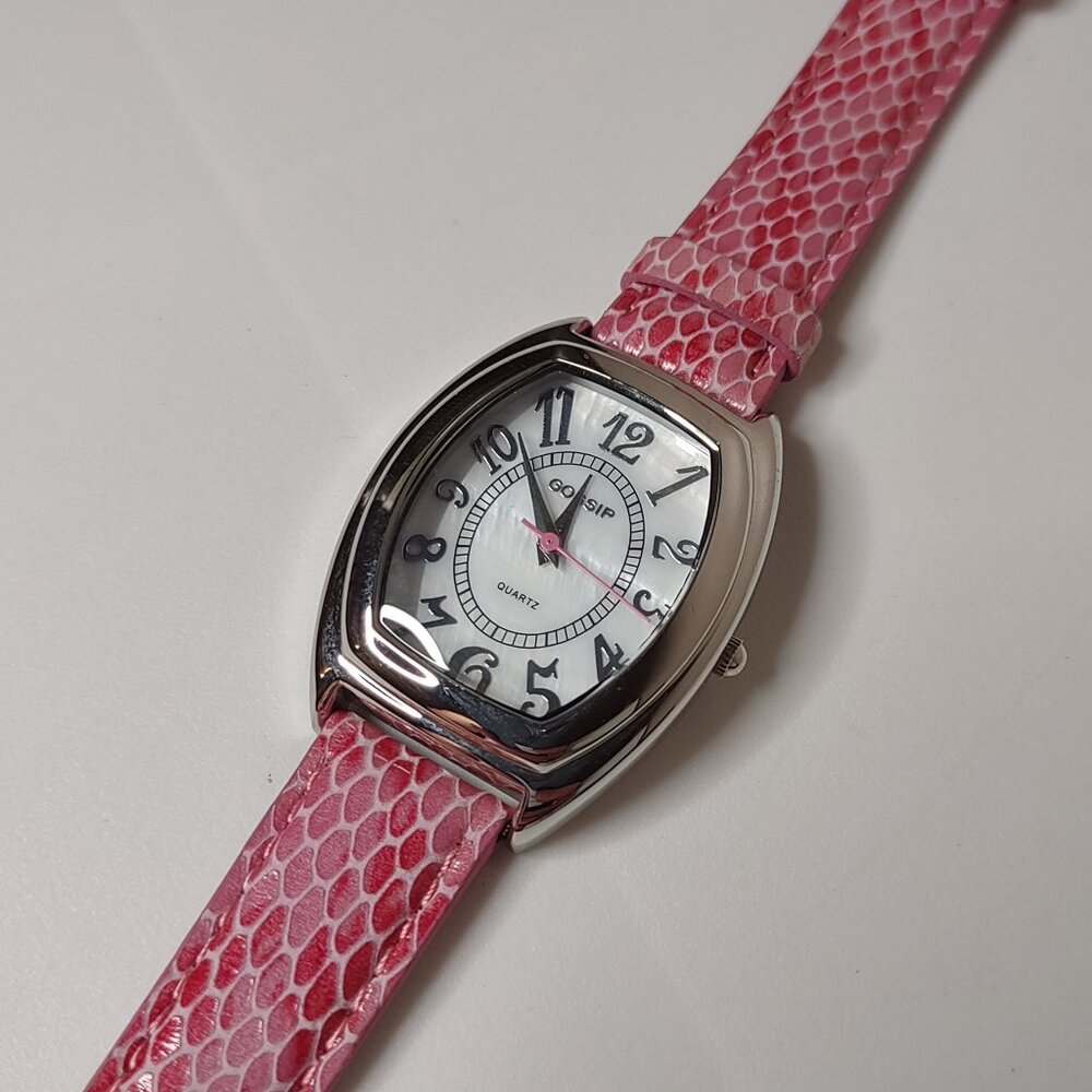 Cute Pink Gossip Watch With Leather Band